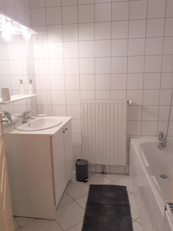 Appartement Rez De Chaussee Avec Terrasse Et Jardin Tence Exteriör bild